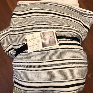 Magnolia comforter quilt